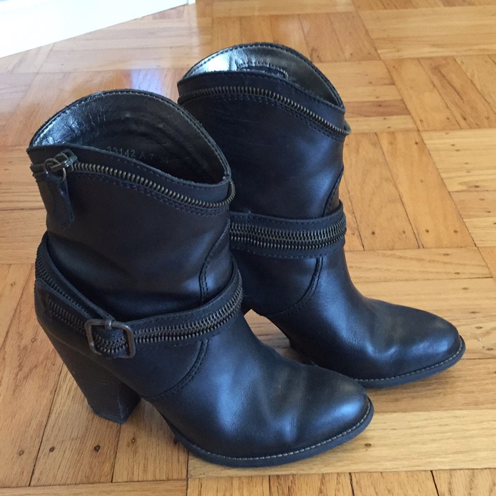 Bronx Black leather ankle booties